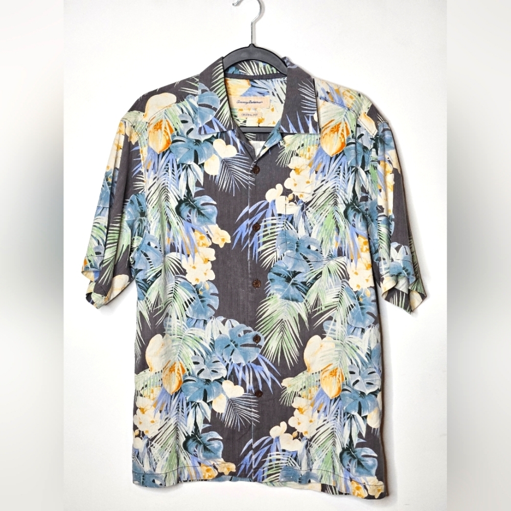 Tommy Bahama Hawaiian Silk Tropical Floral Mens Small Shirt Beach Vacation - Picture 1 of 5